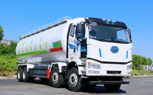 รถบรรทุกซีเมนต์ FAW ประสิทธิภาพสูง 8x4 สำหรับขนส่งวัสดุแห้งแบบผง ขนาด 35 ลูกบาศก์เมตร พร้อมชุดอัดอากาศ - Product Image 3
