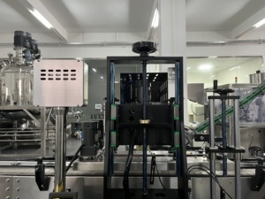 Ligne de remplissage automatique à servo-piston HoneMix Machine de remplissage et de scellage de shampoing pour crème corporelle cosmétique en vente - Product Image 6