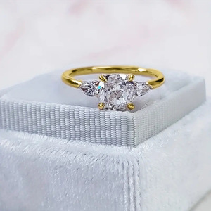 Anello a quattro punte per donna, design semplice, accessorio da indossare ogni giorno - Product Image 3