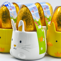 Huevos de Chocolate de Pascua en Papel Dorado Empacados en Soportes en Forma de Barra con Diseños Festivos de Dulces, Deliciosos Bocadillos de Chocolate