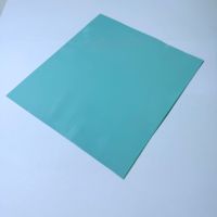 Plaque thermique en silicone souple à compression, 3 W/mK, 1 mm, couleur personnalisée, pour le refroidissement des appareils intelligents, fournie par l'usine