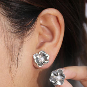 2025 mode à la mode dernières élégantes perles fleurs cuivre boucles d'oreilles personnalisé bijoux fins pour les femmes élégant à la mode idées cadeaux - Product Image 2