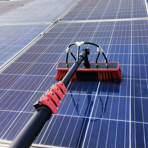 Brosse de <span class=keywords><strong>nettoyage</strong></span> extensible avec fonction de pulvérisation d'eau, adaptée aux panneaux solaires photovoltaïques, au verre des fenêtres, aux baies vitrées - Product Image 2