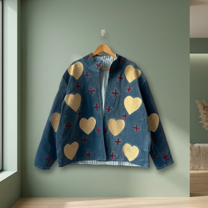 Chaqueta Bomber de Terciopelo de Algodón Hecha a Mano de Primera Calidad con Parches de Corazones Bordados y Costuras Rojas Vibrantes Unisex - Product Image 3