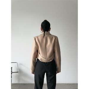 Blazer Corto Minimalista Beige con Botones de Perla en la Espalda, Chaqueta de Otoño para Mujer, Manga Larga, Tejido Entrecruzado, Talla S - Product Image 1