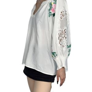 Chemisier ample brodé à manches longues en coton et lin blanc pour femme – Collection été OEM - Product Image 2