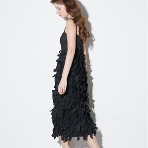 Gaun <span class=keywords><strong>Maxi</strong></span> kustom elegan pakaian wanita tali tanpa lengan hitam gaun Hem desain kelopak Prom malam modis