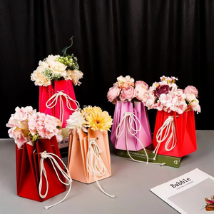 Bolsas de Papel Hexagonales Laminadas Personalizadas para Ramos de Flores con Asas de Cuerda Trenzada para Floristería, Regalos de Boda y Empaque - Product Image 2