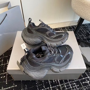 Zapatillas deportivas de diseño retro transpirables con amortiguación a la moda, zapatillas de fútbol para hombre con suela gruesa para caminar - Product Image 3