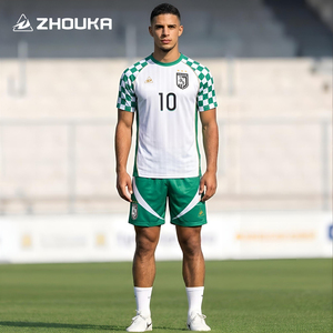 Maillot de football personnalisé OEM en jacquard pour homme, ensemble uniforme de football respirant en polyester à séchage rapide avec impression par sublimation - Product Image 1