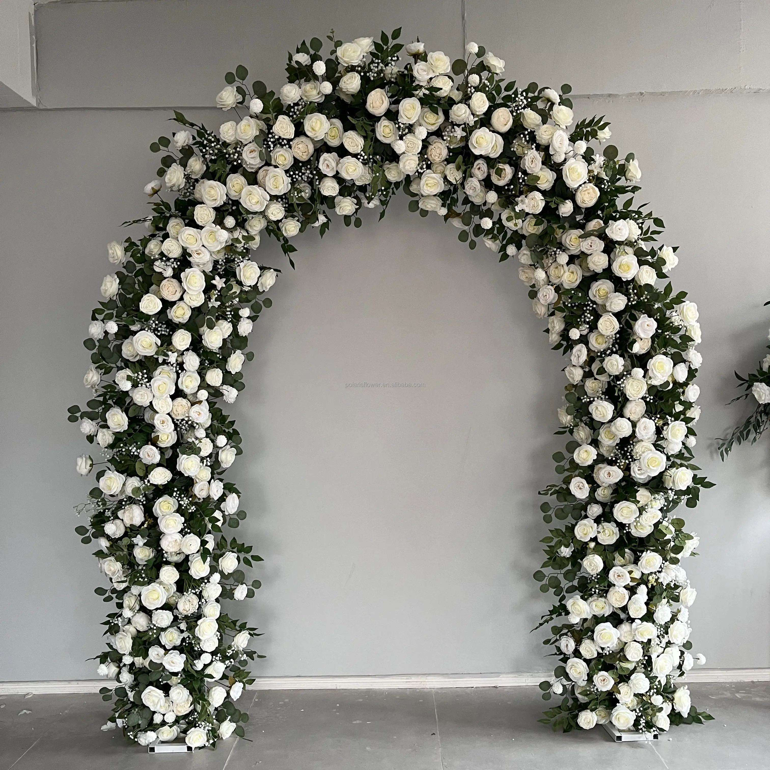 Fête et mariage fleurs artificielles et plantes vertes toile de fond en métal scène d'événement décorations de mariage décoration d'entrée