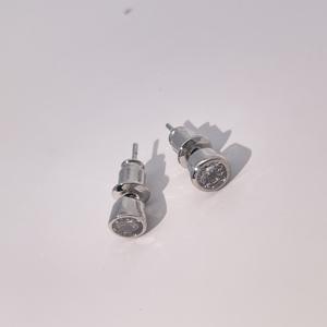 Boucles d'oreilles clous géométriques classiques et simples pour femmes Tianyu Gems en alliage de laiton plaqué or avec perle - Product Image 3