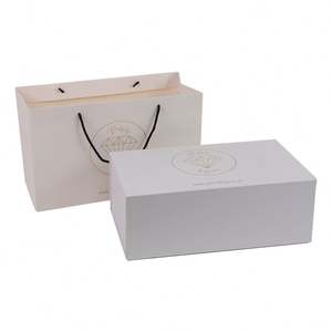 Sac en papier cadeau noir de luxe, logo imprimé sur mesure, emballage de bijoux, sac en papier kraft pour le shopping avec poignée en ruban - Product Image 6