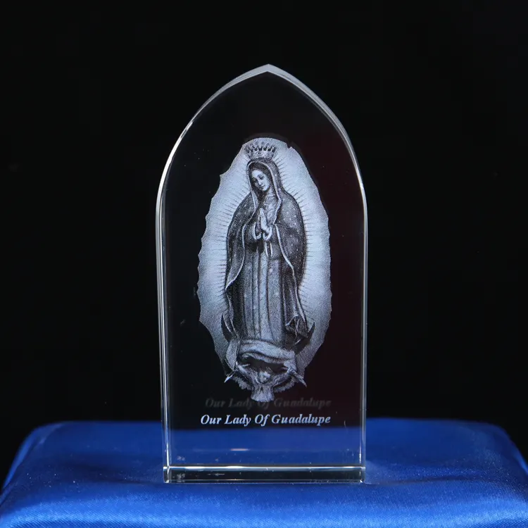Großhandel K9 Kristall Persönliche 3D-Lasergravur Würfel Kristall Geschenke Unsere Liebe Frau von Guadalupe Religiös
