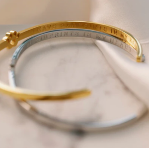 Bracelet ouvert délicat en acier inoxydable Jietao, anti-ternissement, avec empreinte de patte, gravure personnalisée disponible, bijoux à empreinte de patte pour les amoureux des animaux - Product Image 2