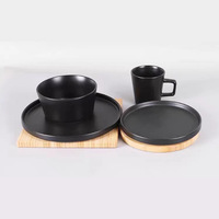 Schwarzer Keramikteller im Westlichen Stil Minimalistisches Mattes Finish Mikrowellengeeignetes Geschirr-Set Eleganter Salatteller für Restaurants