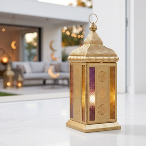 Lanterne à bougie marocaine en verre coloré et métal doré pour la décoration de la maison et des mariages du Ramadan 2027 - Product Image 1