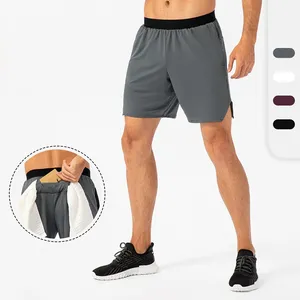 Herren schnell trocknende seitliche Beine geschnittene Taschen Trainingsshorts dehnbarer Rücken Reißverschluss Handtuch-Loch lockere Sportshorts
