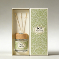 Bouteille diffuseur de parfum de luxe légère 50ml 100ml avec couvercle, bouteille d'aromathérapie extérieure abordable, bouteille à bouchon vissé pour la maison