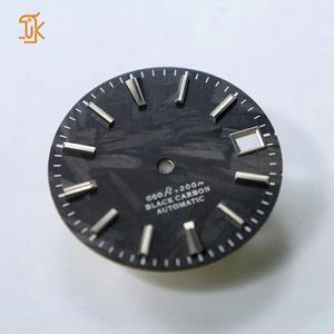 Fabricante de Esferas de Reloj OEM/ODM de 28.5mm en Fibra de Carbono NH34A, con Logotipo, Color y Patrón Personalizables para Relojes NH34 GMT - Product Image 4