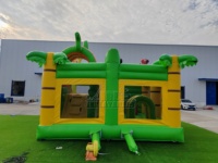 Château gonflable commercial Jungle Safari avec toboggan, gorille géant, girafe, toucan, perroquet, pour location événementielle