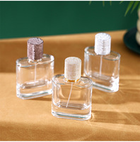 En stock Flacon de parfum transparent 50 ml en verre serti avec vaporisateur, flacon de transfert