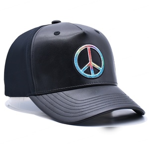 Casquette de baseball unisexe en cuir PU noir de haute qualité brodée de chapeaux de baseball ajustés personnalisés avec logo personnalisé - Product Image 3