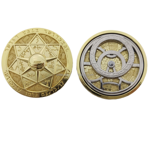 Amulette magique personnalisée plaquée or avec symboles gravés | Talisman de protection mystique et jeton d'artefact de collection - Product Image 1