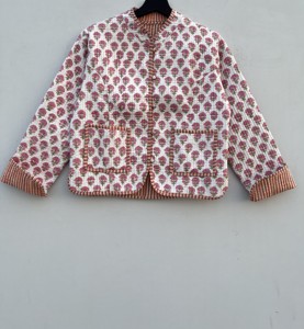 Manteau d'hiver court réversible pour femme matelassé fait à la main veste en coton Kantha avec imprimé floral et broderie technique tricotée - Product Image 2