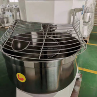 Nouvelle machine à pétrir entièrement automatique de grande capacité (130 L, 60 kg) pour la fabrication de nombreuses galettes de légumes, tartes au maïs, crêpes et raviolis.