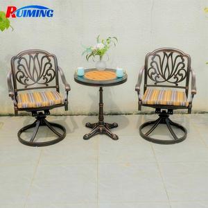 Chaises de style européen pour l'extérieur, le jardin et la terrasse, chaises pivotantes de loisir en fonte d'aluminium et table ronde, ensemble de trois pièces - Product Image 3