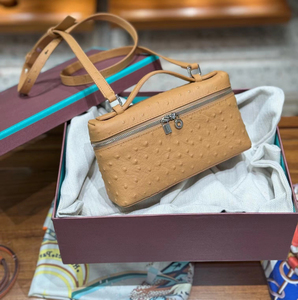 กระเป๋าเครื่องสำอางหนังลายขนนกกระจอกเทศ สีชมพู พกพาสะดวก สำหรับเดินทาง - Product Image 4