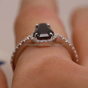 Bague de fiançailles en moissanite noire taille cœur avec accents halo, argent sterling 925, sertie à griffes, minimaliste, pour mariage et anniversaire - Product Image 1