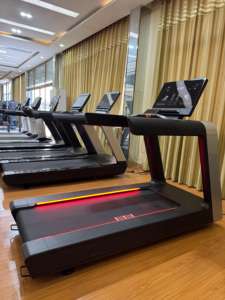 Ventes d'usine Nouveau tapis roulant pour salles <span class=keywords><strong>de</strong></span> sport Absorption des chocs Tapis roulant commercial multifonctionnel pour la <span class=keywords><strong>perte</strong></span> <span class=keywords><strong>de</strong></span> <span class=keywords><strong>poids</strong></span> Tapis roulant à écran tactile - Product Image 4