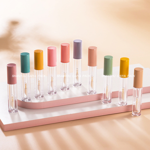 CAIYA couvercle coloré brillant mur épais vide rond 4ml lèvre <span class=keywords><strong>regard</strong></span> bouteille Logo personnalisé cosmétique grand pinceau brillant à lèvres huile Tube conteneur - Product Image 1