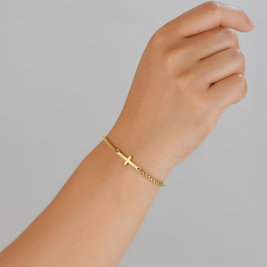 Bracelet croix minimaliste en acier inoxydable réglable trois couleurs unisexe, cadeau bijou - Product Image 2