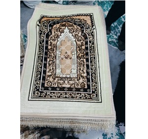 Elegante Alfombra de Oración Persa con Diseño Floral, Raschel en Relieve, Sajadah con Borlas, Alfombra Decorativa Premium para Regalo Islámico de Eid - Product Image 4