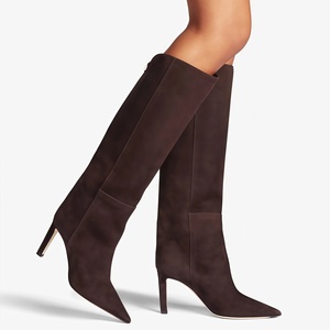 Bottes de luxe de créateur, style minimaliste, prêtes pour le podium, à bout pointu, talon aiguille, montantes jusqu'au genou, en microfibre, avec semelle extérieure en caoutchouc - Product Image 3