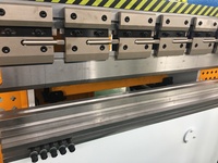Mesin Tekuk Plat Hidrolik CNC E21 300 ton 6000mm