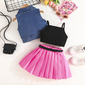 Nouvel ensemble quatre pièces tendance pour fille : débardeur, culotte à bretelles, jupe plissée verte et ceinture - Product Image 4