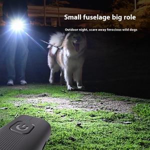 Mini dispositif de formation de chien à ultrasons dispositif de contrôle des aboiements à <span class=keywords><strong>longue</strong></span> <span class=keywords><strong>portée</strong></span> haute puissance avec défense extérieure rechargeable à lumière LED - Product Image 4