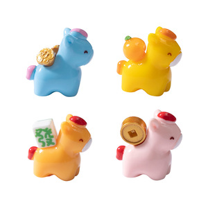 Adorable y Rico <span class=keywords><strong>Caballito</strong></span> de Peluche de Año Nuevo, Accesorios Decorativos DIY, Mini Adornos para Escritorio de Coche - Product Image 1