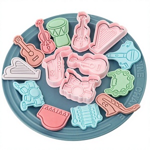 Ensemble de découpoirs à biscuits en forme d'instruments de musique, <span class=keywords><strong>guitare</strong></span>, batterie, dessin animé 3D, moule à biscuits DIY - Product Image 1