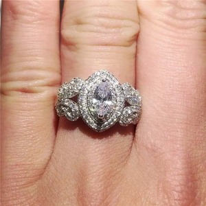 Anello con Cristallo a Forma di Farfalla e Fiore per Donne, Elegante Accessorio Floreale per Uso Quotidiano e Feste - Product Image 5
