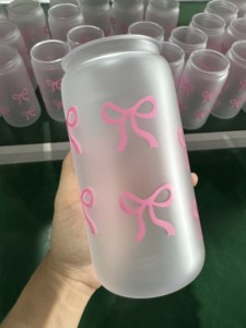 Vaso de Plástico Esmerilado de 16oz con Logotipo Personalizado, Vaso de Plástico Tipo Lata de Cerveza con Pajita de Plástico y Tapa Acrílica para Vinilo UV DTF - Product Image 5