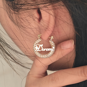 Lateefah OEM nombre personalizado pendiente 16mm 22mm bebé niños tamaño Mini Hopp pendientes de acero inoxidable <span class=keywords><strong>para</strong></span> niños mujeres regalo - Product Image 4