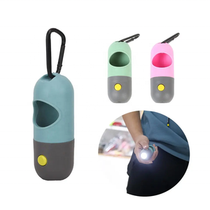 QUCHONPET Soporte Multifunción para Bolsas de Excrementos con Linterna LED de Goma Dispensador de Bolsas para Excrementos de Perro Suministro para Mascotas - Product Image 3