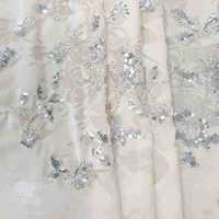 En stock : Tissu pour robe de mariée avec perles tubulaires en forme de fleur 3D, fil doré et sequins dorés