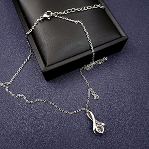 Collier Coccinelle B Set, Fil d'acier tressé, Taille universelle, Photos de produits professionnelles multiformes sans couture, Idéal pour l'exportation, Cadeau - Product Image 3