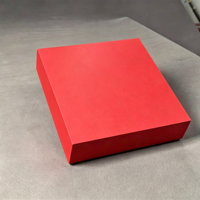 Ensemble cadeau d'entreprise de luxe avec journal relié et marque-page en métal doré dans une boîte dorée de qualité supérieure